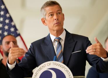 Anuncian posible "interrupción masiva de vuelos" en EU para Acción de Gracias si continúa el cierre de gobierno