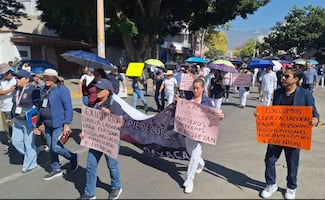 Falta de certeza laboral y desabasto de medicamentos moviliza a trabajadores del Hospital Civil de Oaxaca; rechazan nuevo sistema de salud