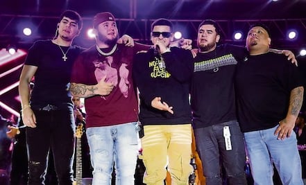 Asalto a grupo Fuerza Regida deja un muerto