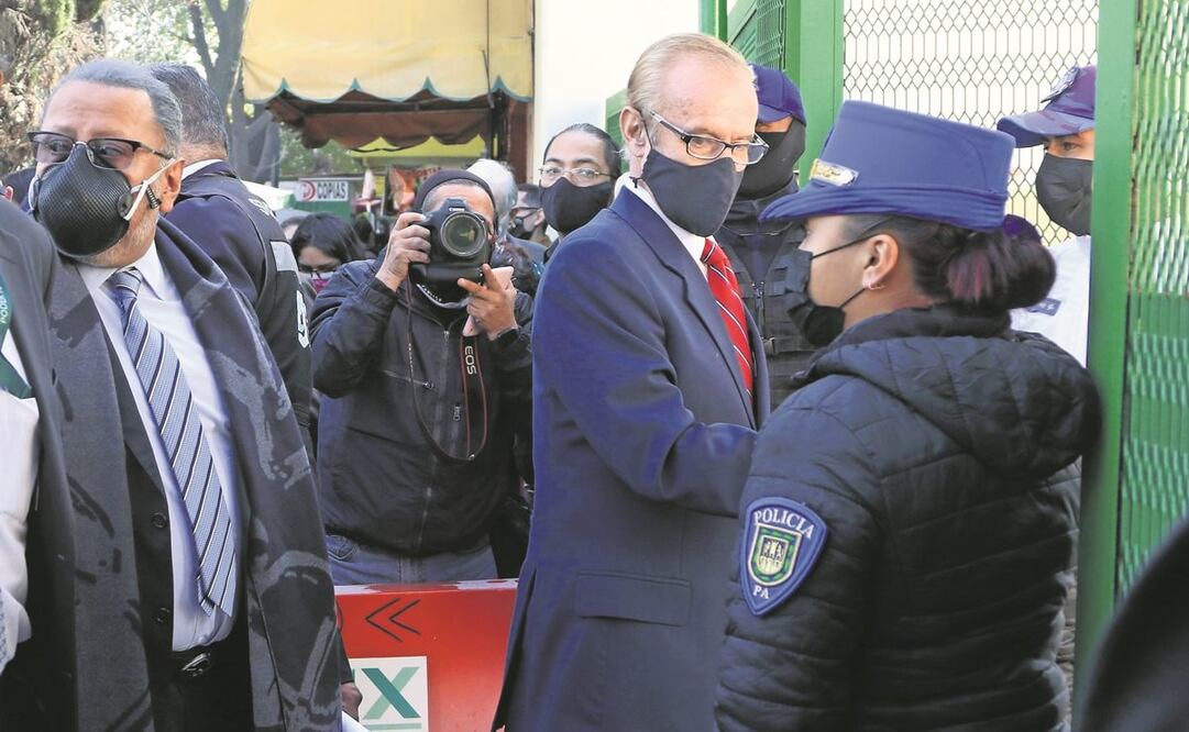A su llegada a la audiencia, Enrique Horcasitas dijo que es de su interés demostrar que es inocente por el colapso en la Línea 12. Foto: Carlos Mejía. El Universal