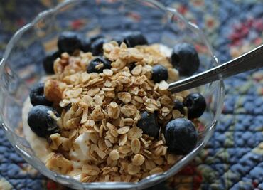 ¿Sabes qué es la granola y cómo se prepara?