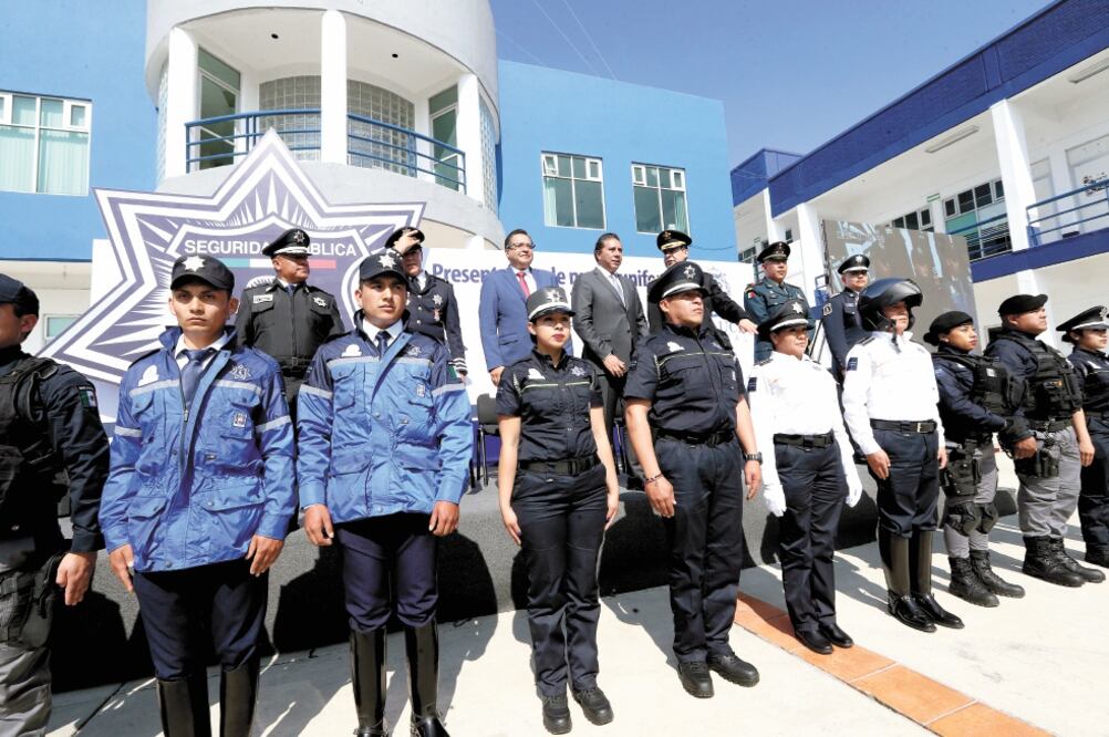 Las prendas inteligentes de la policía de Toluca cuentan con un código QR para tener un control sobre inventarios e información de cada elemento. Foto: JORGE ALVARADO. EL UNIVERSAL
