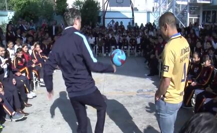 Con "cascarita", promueven Nuño y Darío Verón hacer ejercicio