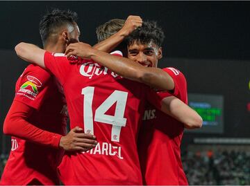 Toluca propina humillante derrota a Santos en el TSM