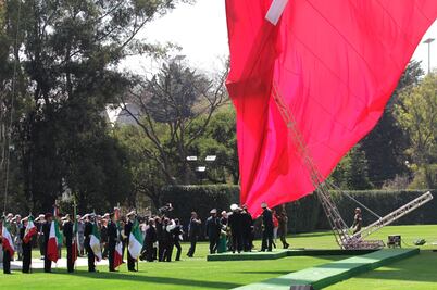 Sustituyen Bandera rasgada en Campo Marte