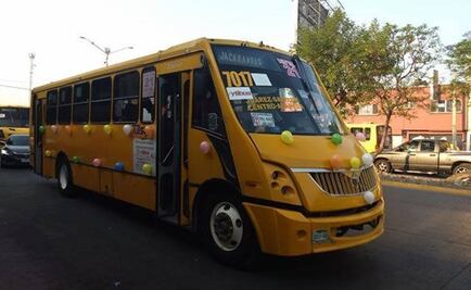 Choferes regalan dulces y juguetes a usuarios durante el Día del Niño en SLP 