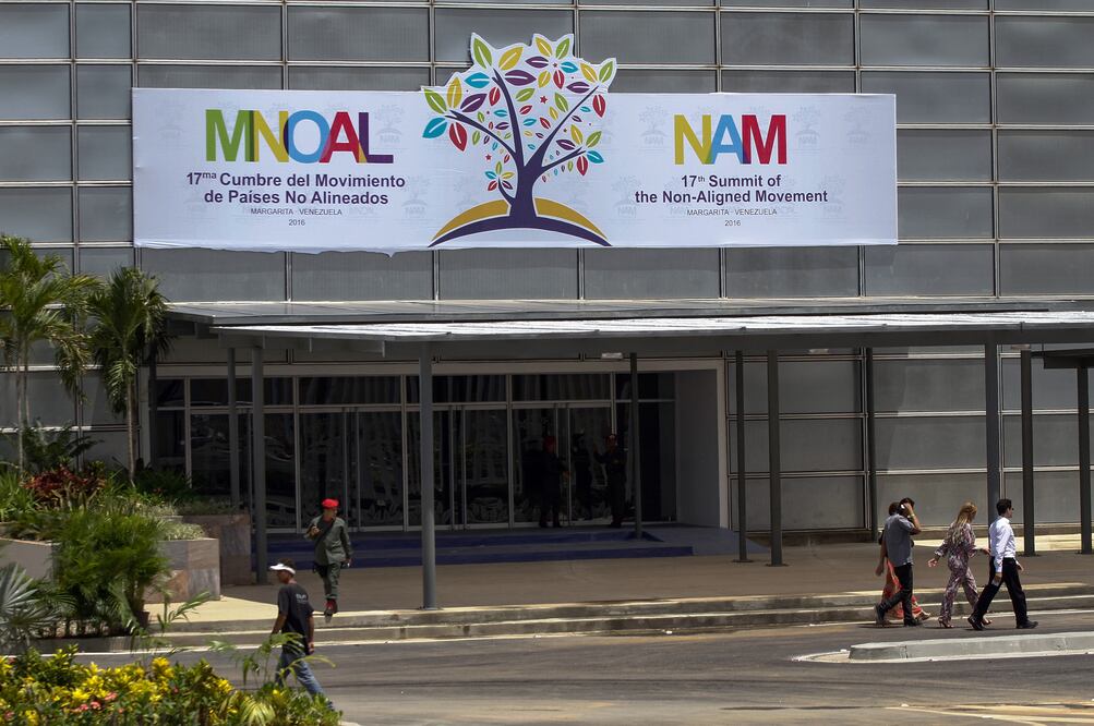 Vista del centro de convenciones donde se lleva a cabo la 17 Cumbre del Movimiento de Países No Alineados  (Foto: Xinhua)