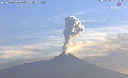 Volcán de Colima emite fumarola de dos kilómetros