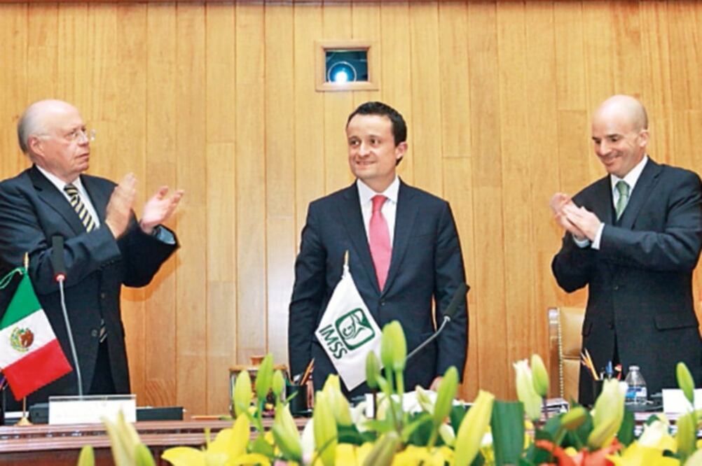 El secretario de Salud, José Narro, tomó protesta a Mikel Arriola como nuevo director general del Instituto Mexicano del Seguro Social (ESPECIAL)