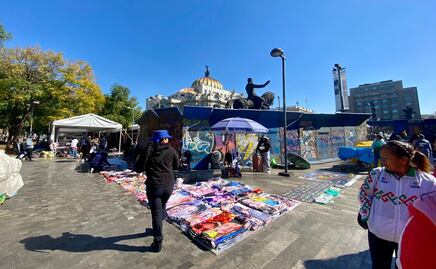 Comercio ambulante sigue ocupando la Alameda Central pese a cercos y presencia policiaca