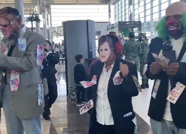 Seguidores de AMLO promueven la revocación de mandato en la inauguración del AIFA