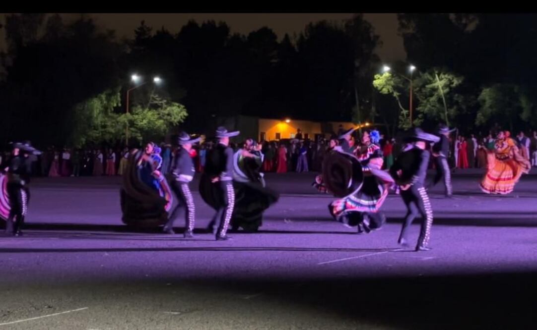 Honores a la presidenta. Foto: Especial