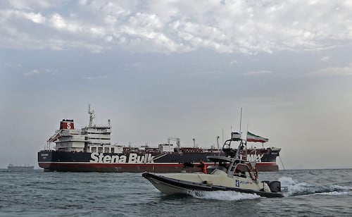 Estados Unidos ataca lanzacohetes iraníes en el estrecho de Ormuz; es la primera acción militar en semanas