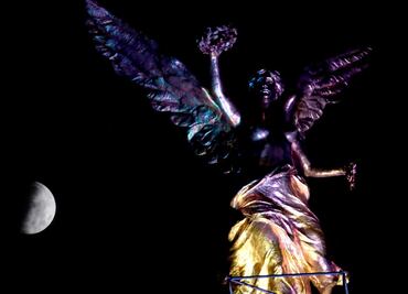 Zombies, Superluna, plantones y los ecos de la Línea 12, entre las fotos de la semana