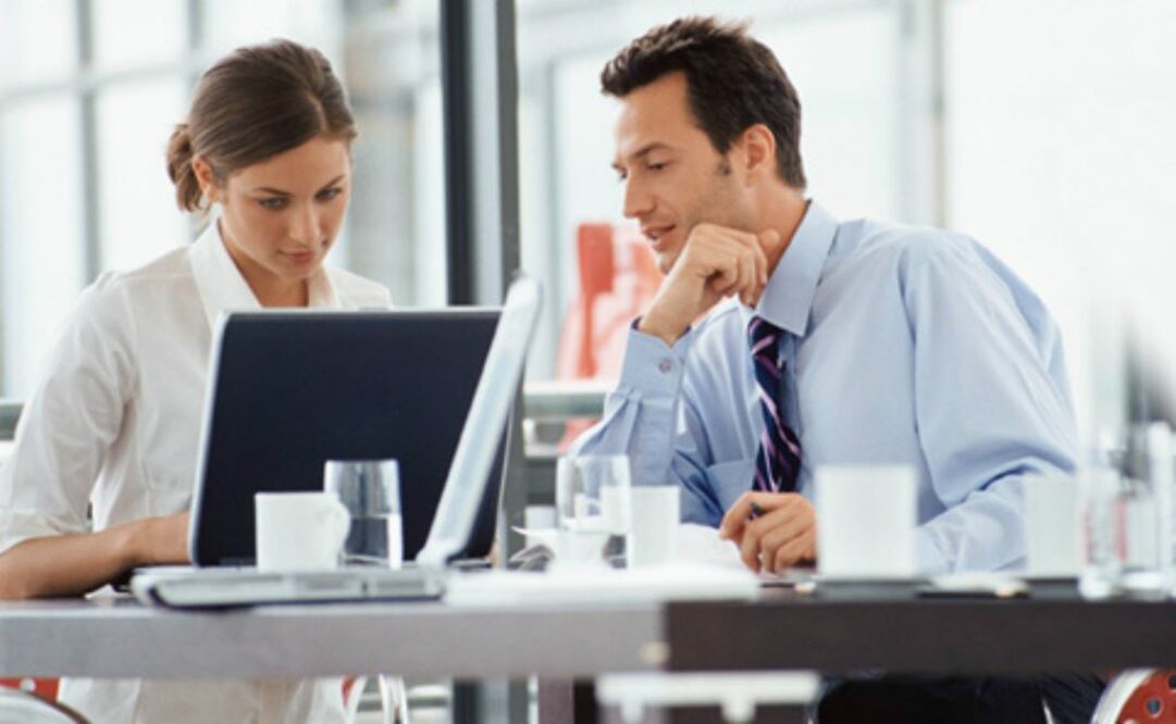 Para un entorno profesional la empresa CM Idiomas ofrece un servicio de interpretación simultánea en dos modalidades