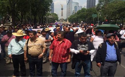 Teachers march from the Angel of Independence to the Ministry of Interior
