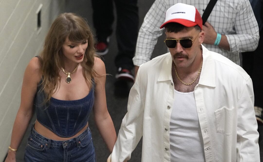 Taylor Swift y Travis Kelce, tras el juego inaugural de la NFL - Foto: AP