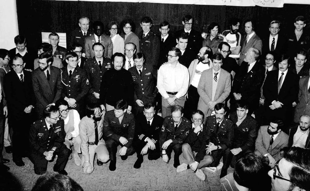 Rehenes estadounidenses recién liberados. Todos parecían tener un buen estado de salud y no había rasgos visibles de violencia. Foto: Wikimedia Commons