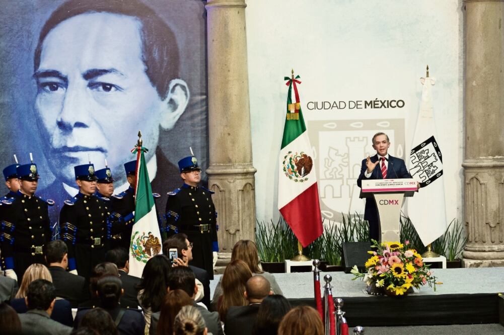 Miguel Ángel Mancera dio a conocer que seguirá en la lucha para lograr el aumento del minisalario en la capital. (Foto: EL UNIVERSAL)