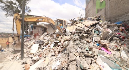 A una semana de la explosión en Minas de Cristo, continúan demoliciones; secretaria de Protección Civil CDMX supervisa labores