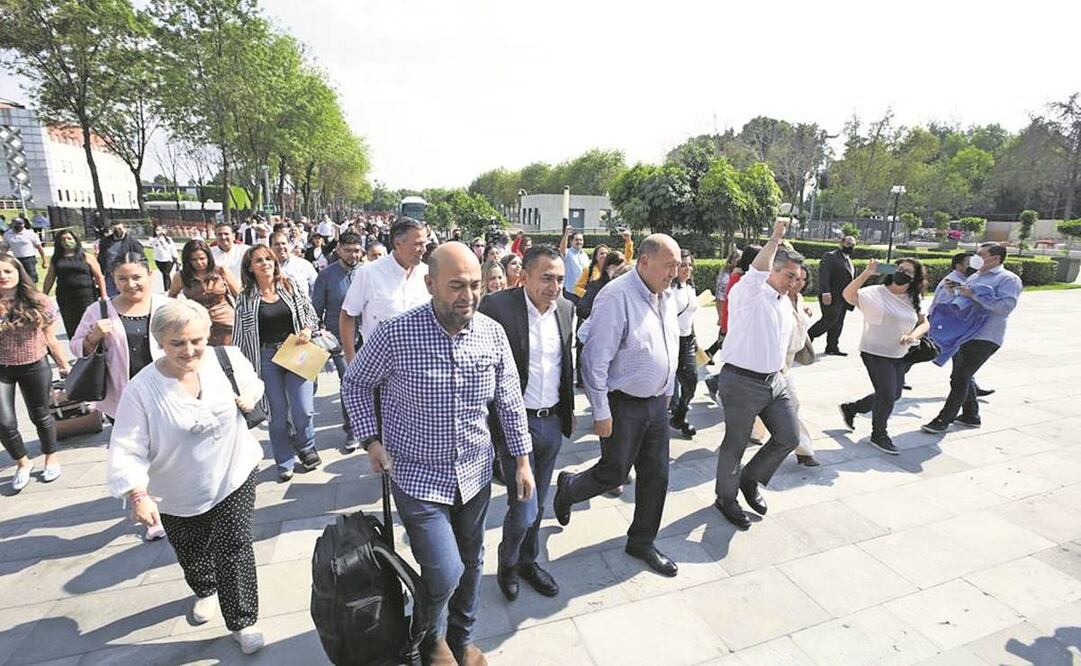 Desde la tarde de este sábado, legisladores del PRI ingresaron a la Cámara Baja para evitar que alguno falte hoy en el pleno de San Lázaro. Foto: Especial