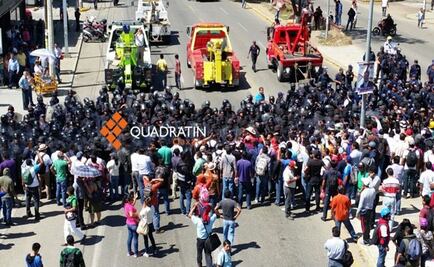 Policías llegan a sede del IEEPO; piden a CNTE retirarse