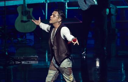 Acusan a los Nodal de falsificar firmas