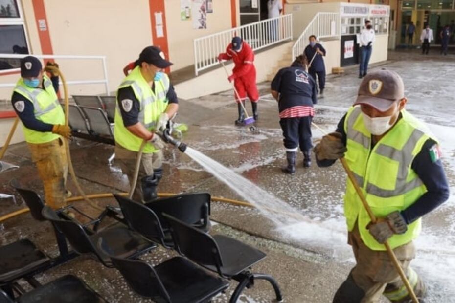 Sanitizan hospital civil de Oaxaca para evitar contagios de Covid-19