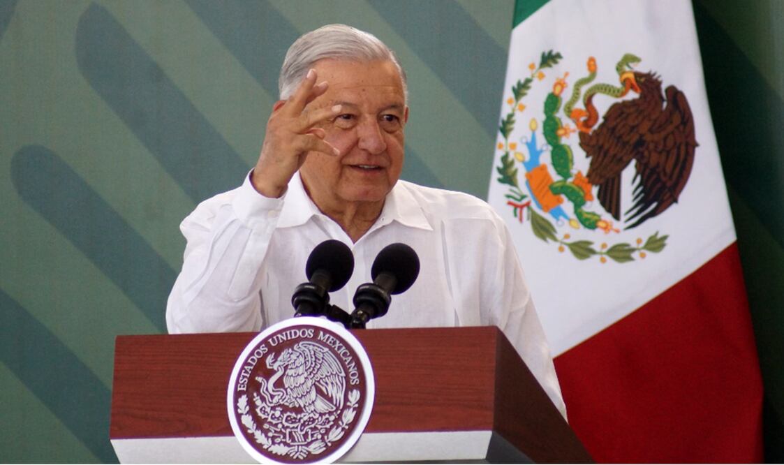 El presidente Andrés Manuel López Obrador informó que esta tarde encabezará en Oaxaca, Oaxaca, una reunión de supervisión con gobernadores de 23 estados que se han sumado a la federalización del sistema de salud. Foto: Edwin Hernández/EL UNIVERSAL