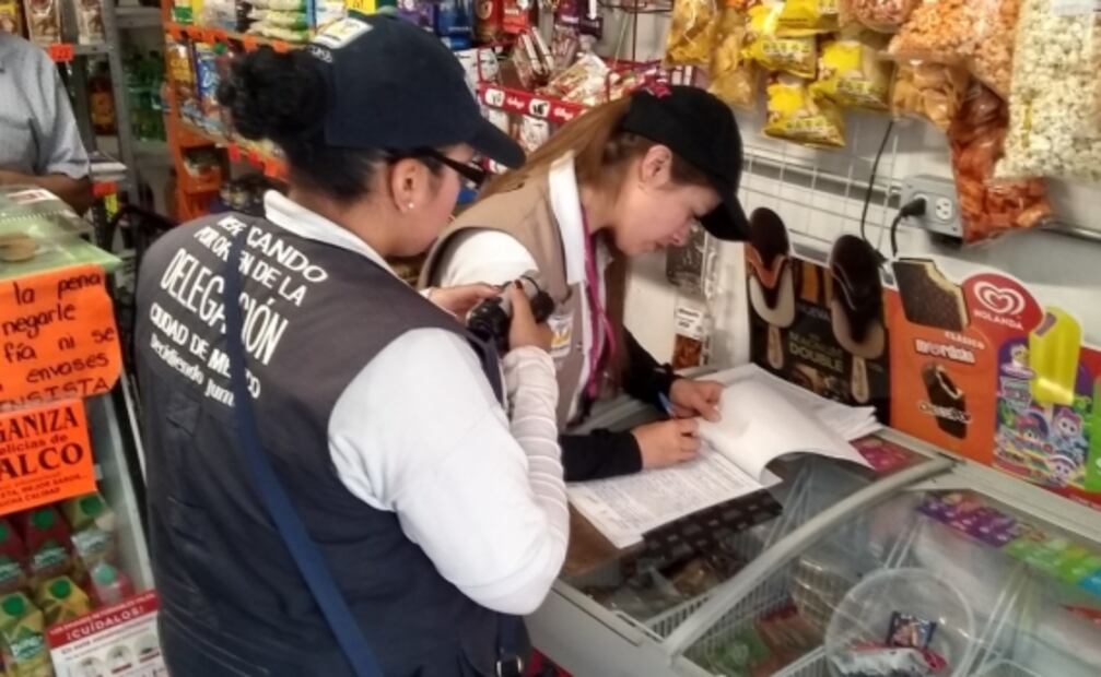 Invea realiza operativos en negocios y transporte público de Iztapalapa