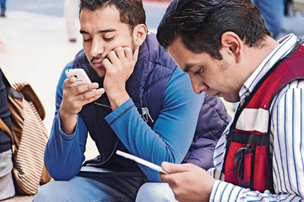 Especialistas consideran que el acceso a información de usuarios de telefonía móvil es una herramienta para vulnerar la paz ciudadana (ARCHIVO EL UNIVERSAL)