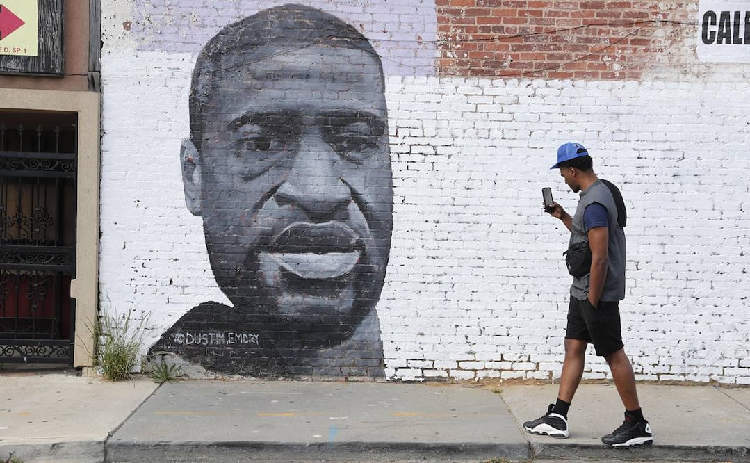 George Floyd fue asesinado por el policía Derek Chauvin, quien lo sometió colocándole su rodilla en el cuello. Foto: EFE