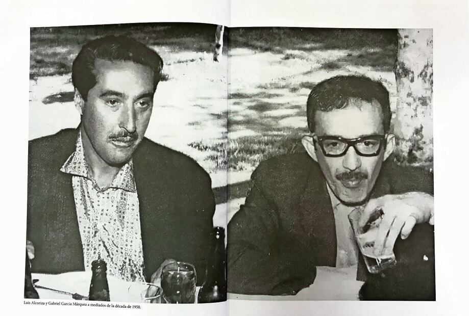 El libro da cuenta de la amistad entre Luis Alcoriza y el escritor Gabriel García Márquez; en la imagen, compartiendo tragos en la década de 1950. Foto: Luis Alcoriza. Lo que importa es vivir