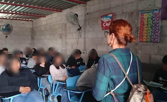 Embajada de Cuba lleva legado de Fidel Castro a preparatoria del Edomex; estudiantes dialogan con investigadora cubana