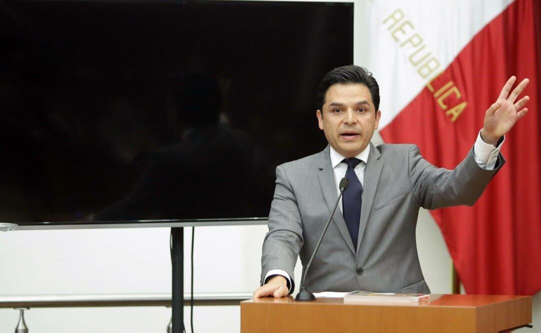 El senador Zoé Robledo (PRD) indicó que se pretende la inhabilitación definitiva para desempeñar empleo, cargo o comisión públicos. /EL UNIVERSAL