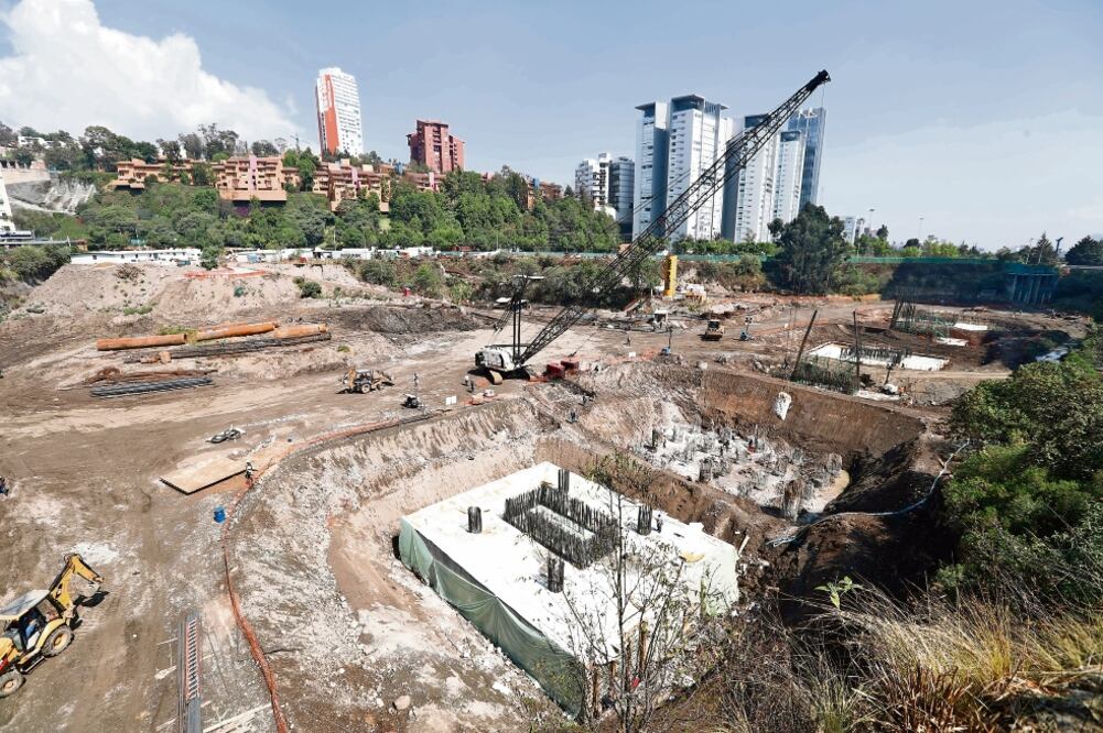 La Secretaría de Obras y Servicios afirma que la estructura de la estación convive perfectamente con el vaso regulador, el cual recibe agua de dos colectores (LUIS CORTÉS. EL UNIVERSAL)
