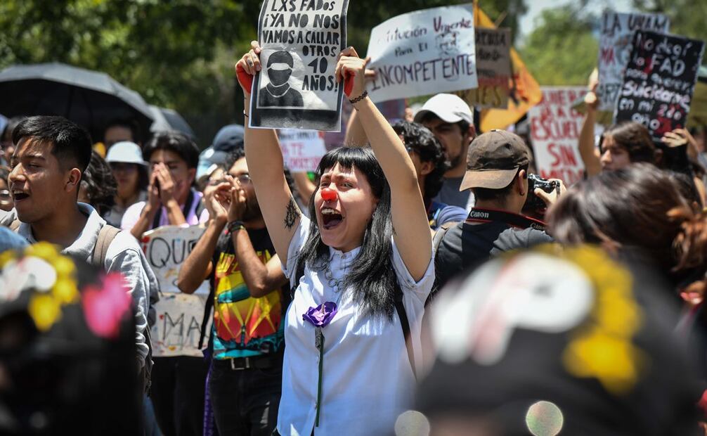 Estudiantes de la Universidad Nacional Autónoma de México (UNAM) realizaron una marcha de "Los Bigotes" rumbo a Rectoría. Foto: Mario Jasso/Cuartoscuro