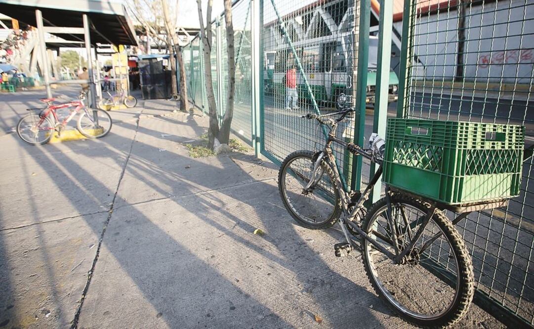 Cierran dos accesos a Metro Constitución de 1917 por operativo