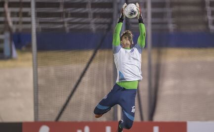 Sebastián Jurado recibió su primer gol como portero de Cruz Azul