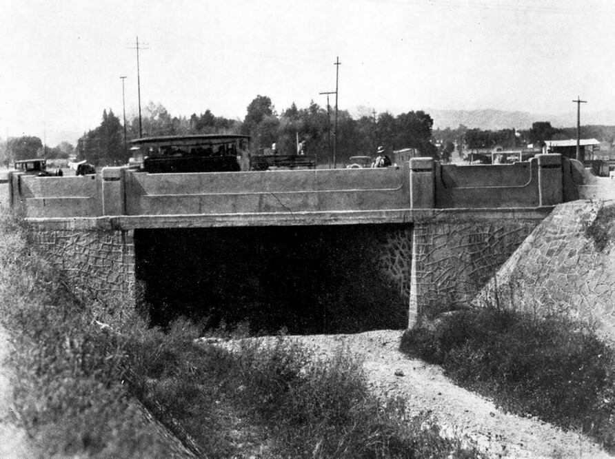 Dos notas curiosas de agosto de 1925