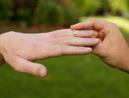 Corte Suprema de EU rechaza revertir fallo que legalizó matrimonio igualitario; Kim Davis pierde apelación