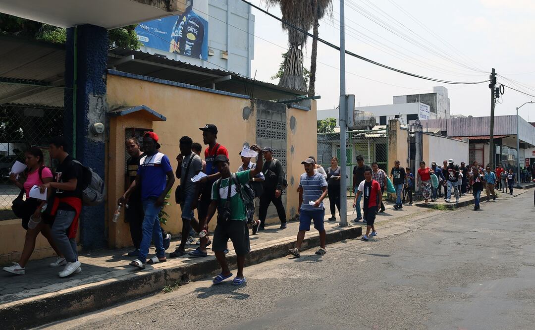 Cientos de migrantes en la frontera sur de México acudieron a la Comisión Nacional de los Derechos Humanos (CNDH). Foto: EFE