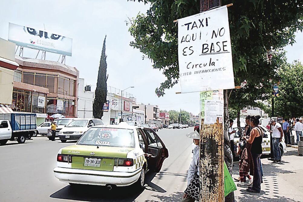 Las unidades de alquiler dan servicio foráneo o de taxi colectivo. Foto: CLAUDIA GONZÁLEZ. EL UNIVERSAL