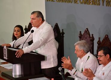 Adán Augusto López llama a recuperar el sector salud en Tabasco