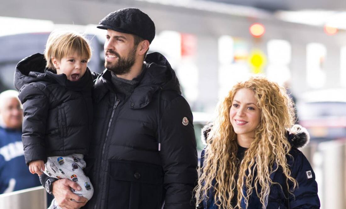 Tiempos felices: Piqué y Shakira en el aeropuerto con sus hijos, diciembre 2017. Archivo Clasos.