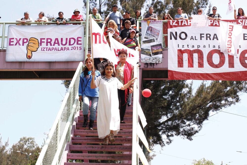 La protesta de la candidata Clara Brugada abarcó el circuito compuesto por las avenidas Ermita Iztapalapa, Ignacio Zaragoza, Eje 3 Troncoso y Periférico Sur, entorpeciendo el paso peatonal (AGUSTÍN SALINAS. EL UNIVERSAL)