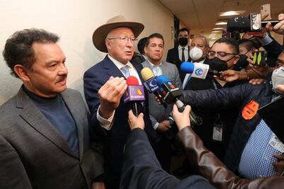 AMLO "tiene razón" en querer hacer cambios a reforma energética de 2013, afirma Ken Salazar, embajador de EU