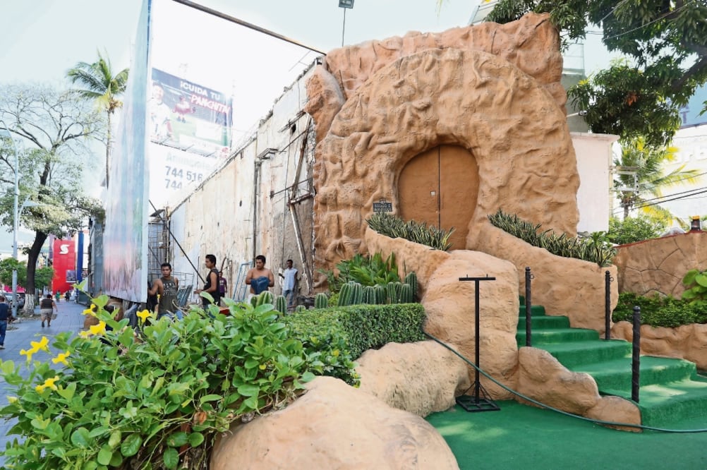 Por fuera, el lugar favorito del cantante se está transformando. Foto: BERENICE FREGOSO. EL UNIVERSAL