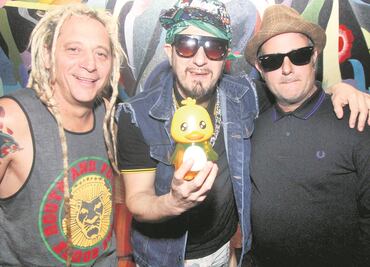 Auténticos y con el mismo sueldo