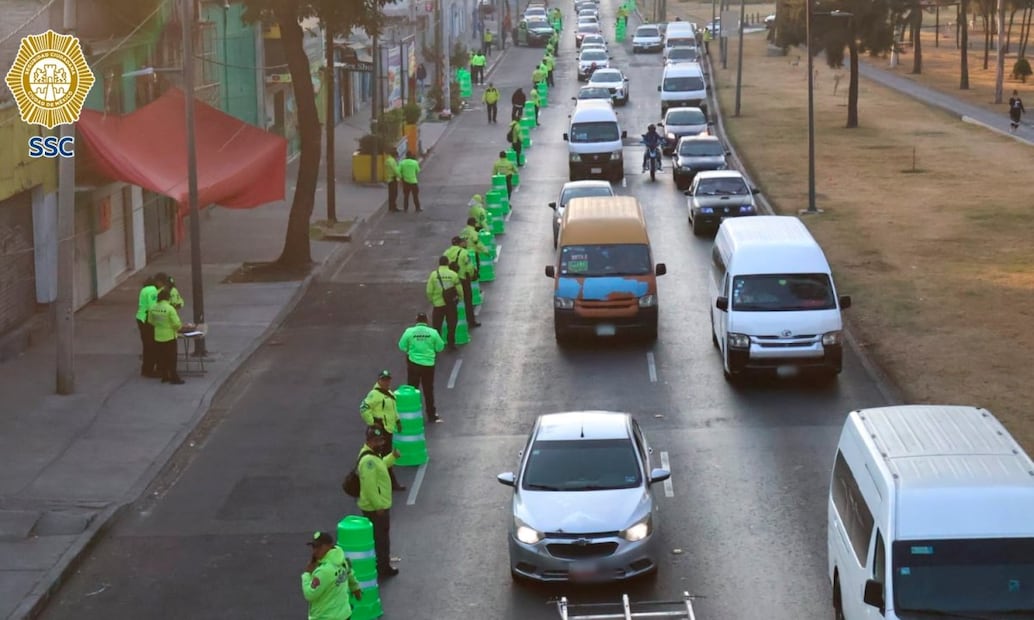 La SSC asegura que se revisaron pipas de gas en el cruce de la calzada General Ignacio Zaragoza en la colonia Santa Martha Acatitla. Foto: Cortesía